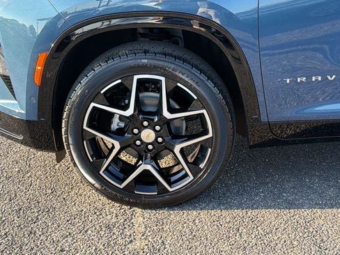 New 2026 Chevrolet Traverse High Country FWD image 9