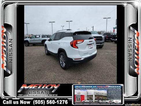 Used 2024 GMC Terrain SLT image 3
