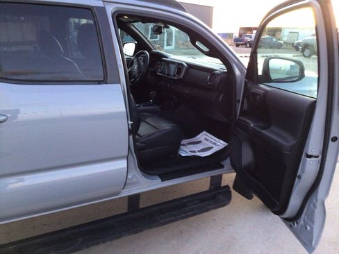 Used 2017 Toyota Tacoma TRD Pro image 19