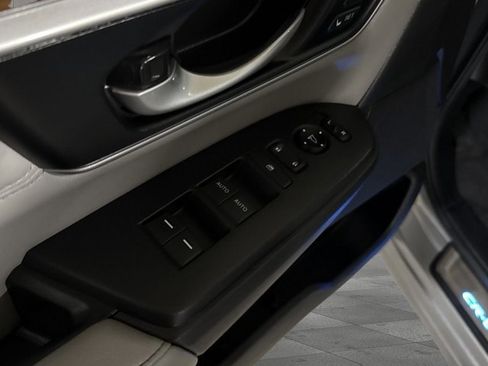 Used 2020 Honda CR-V Touring image 10