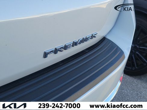 Used 2022 Chevrolet Tahoe Premier RWD image 8