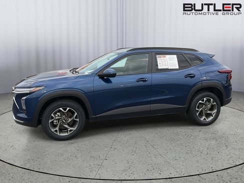 Used 2024 Chevrolet Trax LT FWD image 3