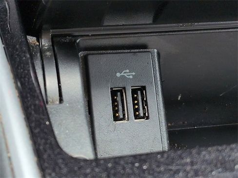 Used 2017 INFINITI QX30 Premium w/ Navigation Package image 24