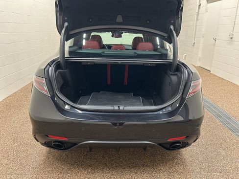 Used 2024 Alfa Romeo Giulia Veloce AWD/4WD image 11