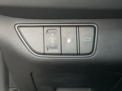 Used 2025 Genesis G70 2.5T image 24