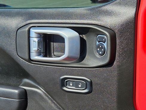 Used 2024 Jeep Gladiator Sport AWD/4WD image 11