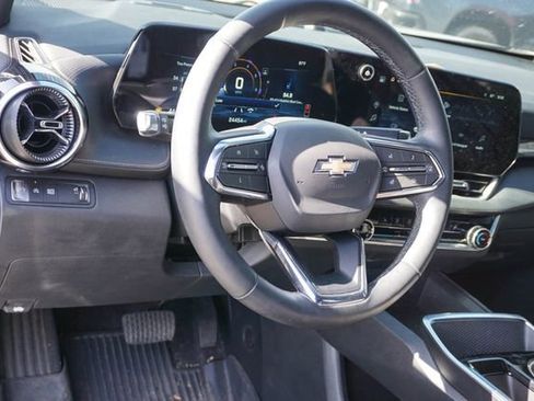 Used 2025 Chevrolet Equinox LT w/ Safety and Technology Package FWD image 8