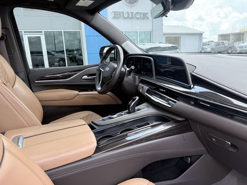 Used 2022 Cadillac Escalade ESV Premium Luxury w/ Performance Package AWD/4WD image 13