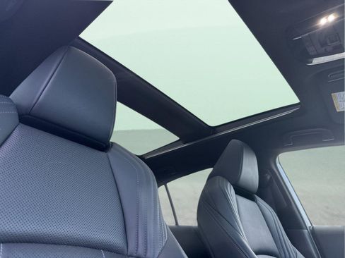 Used 2021 Toyota Venza Limited image 17