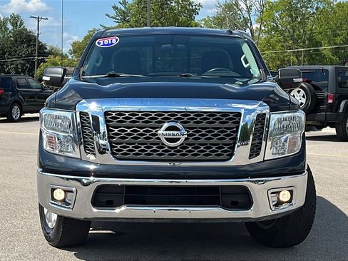 Used 2018 Nissan Titan SV image 3