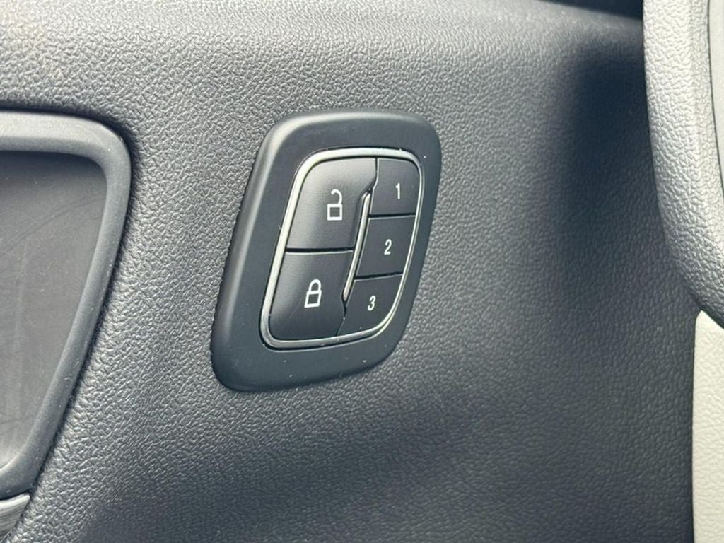Used 2025 Ford Escape Platinum AWD/4WD image 16
