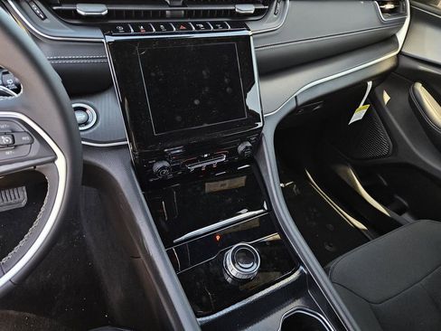 New 2026 Jeep Grand Cherokee L Laredo image 19