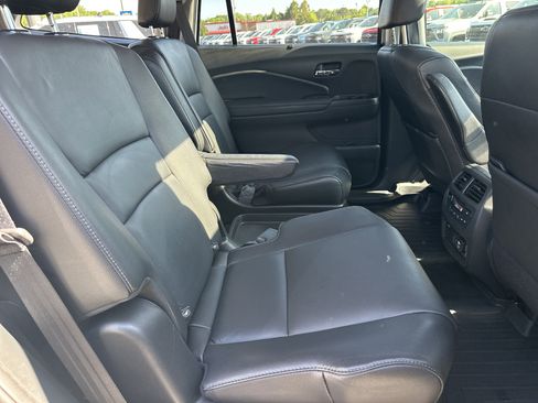 Used 2022 Honda Pilot Touring image 16