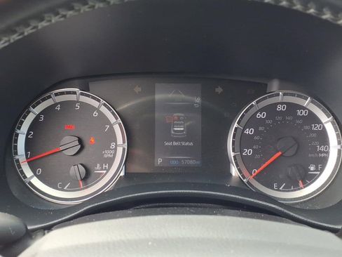 Used 2021 Toyota Highlander LE AWD/4WD image 6