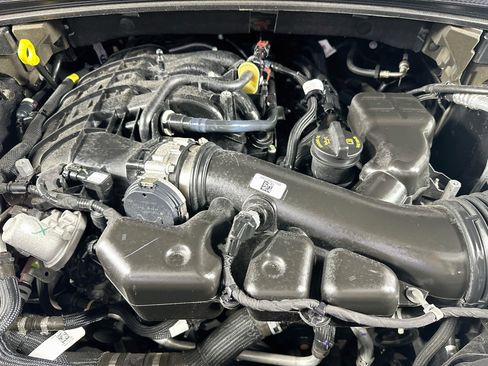 Used 2023 Jeep Grand Cherokee L Laredo RWD image 30