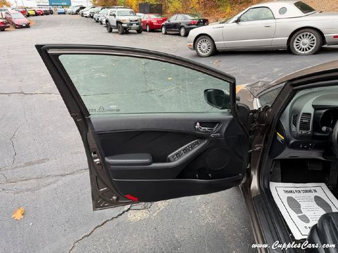 Used 2014 Kia Forte EX w/ EX Premium Package image 13