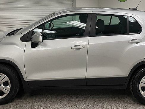 Used 2018 Chevrolet Trax LS image 8