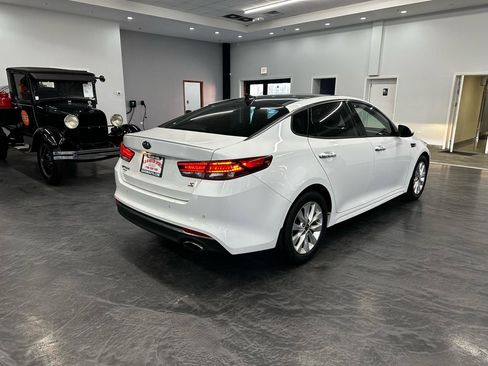 Used 2018 Kia Optima S w/ Panoramic Sunroof Package FWD image 5