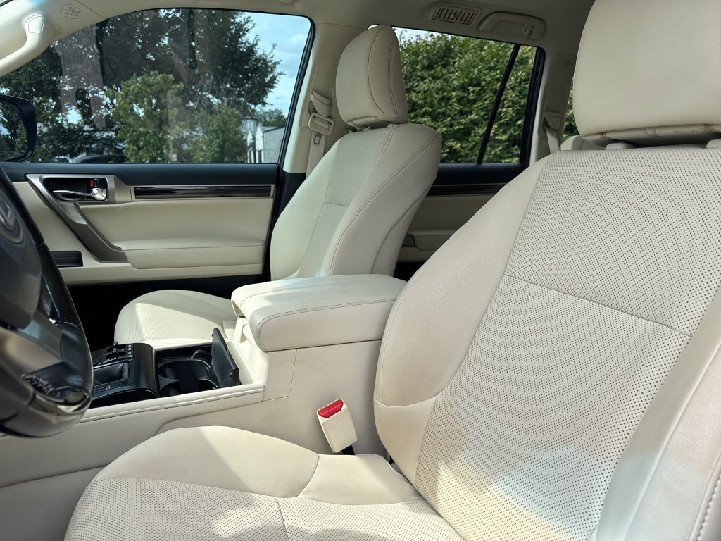 Used 2021 Lexus GX 460 Premium w/ Accessory Package AWD/4WD image 28