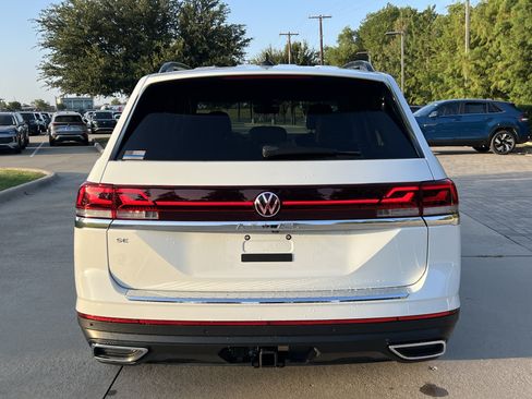 Used 2025 Volkswagen Atlas SE w/ Panoramic Sunroof Package FWD image 8
