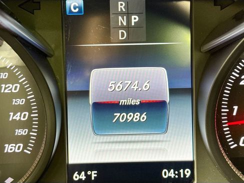 Used 2018 Mercedes-Benz GLC 300 4MATIC w/ Multimedia Package image 11