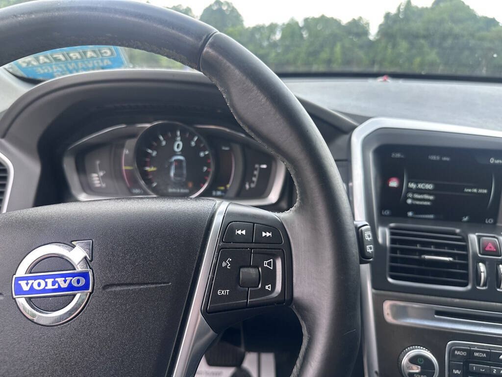 Used 2015 Volvo XC60 T5 Premier w/ Proximity Package FWD image 15