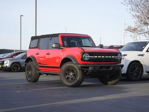 Used 2022 Ford Bronco Wildtrak image 2