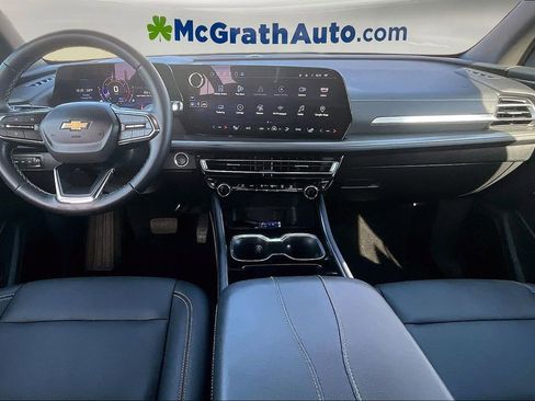 Used 2025 Chevrolet Traverse LT image 7