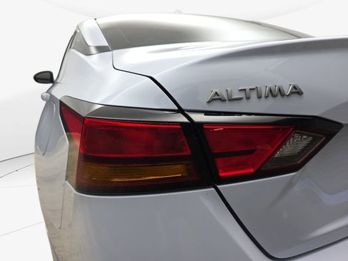 Used 2024 Nissan Altima 2.5 SR w/ SR Premium Package FWD image 32