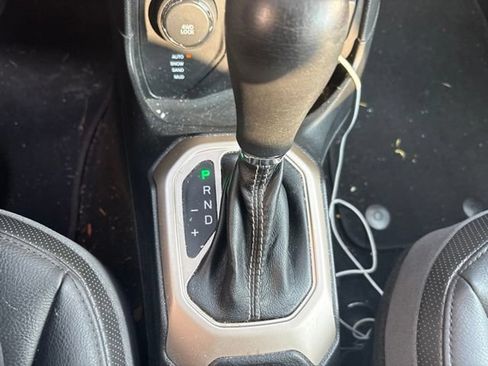 Used 2015 Jeep Renegade Limited w/ Safety & Security Group I AWD/4WD image 18