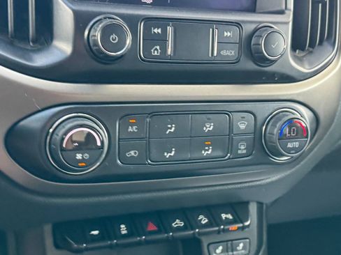 Used 2022 Chevrolet Colorado Z71 AWD/4WD image 33