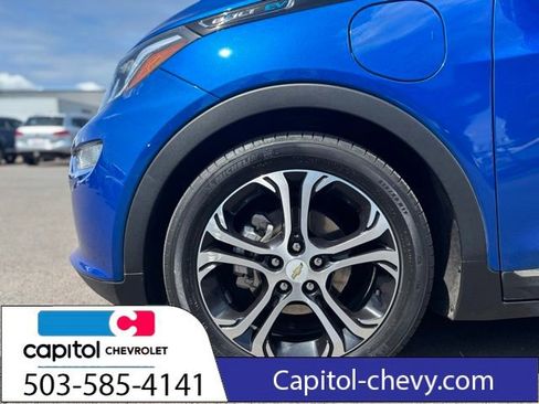 Used 2020 Chevrolet Bolt Premier w/ Infotainment Package FWD image 10