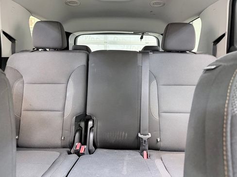 Used 2020 Chevrolet Traverse LT FWD image 17