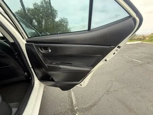 Used 2018 Toyota Corolla SE w/ Carpet Mat Package (TMS) FWD image 13