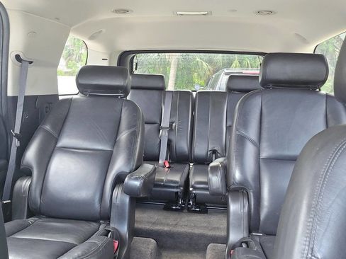 Used 2008 Cadillac Escalade Base AWD 4dr SUV image 13