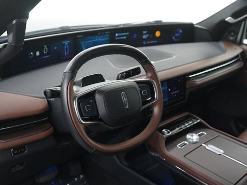 Used 2025 Lincoln Navigator Reserve AWD/4WD image 24