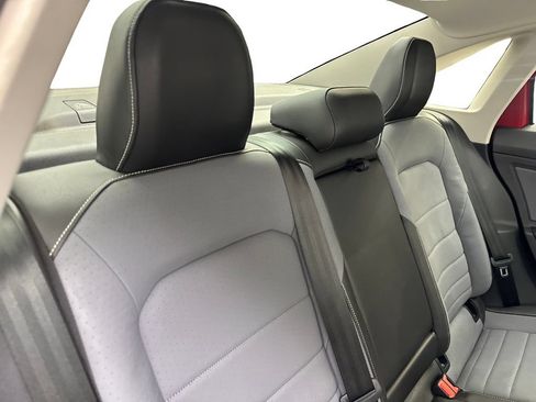 Used 2025 Volkswagen Jetta SE FWD image 40