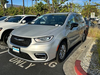 Used 2024 Chrysler Pacifica Touring-L