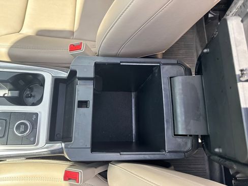 Used 2022 Ford Explorer XLT w/ Equipment Group 202A image 24