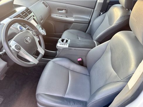 Used 2012 Toyota Prius V Two image 5