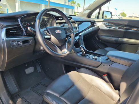 Certified 2025 Cadillac XT6 Premium Luxury FWD image 9