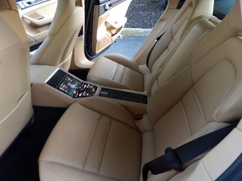 Used 2018 Porsche Panamera 4 image 26
