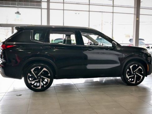 Used 2024 Mitsubishi Outlander SEL Black Edition image 4
