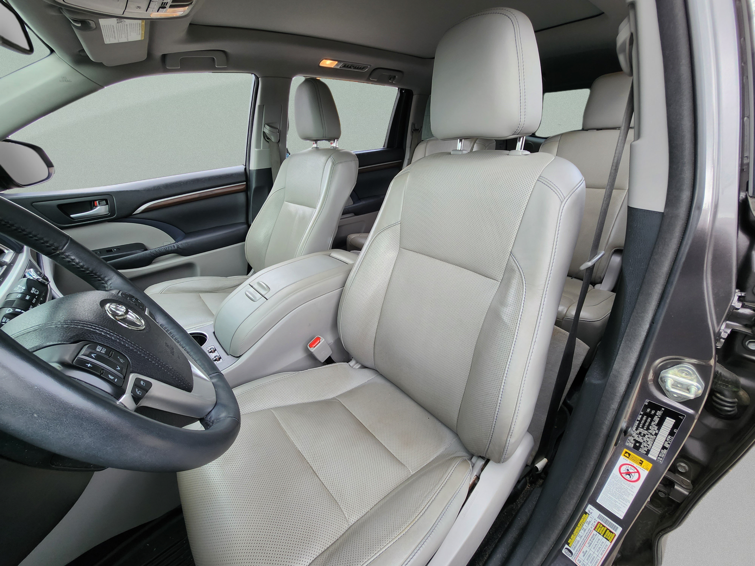 Used 2015 Toyota Highlander Limited Platinum FWD image 10