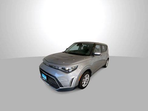 Used 2023 Kia Soul LX FWD image 4