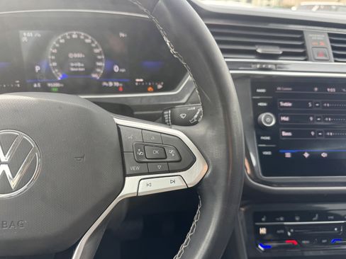 Used 2022 Volkswagen Tiguan SE AWD/4WD image 23