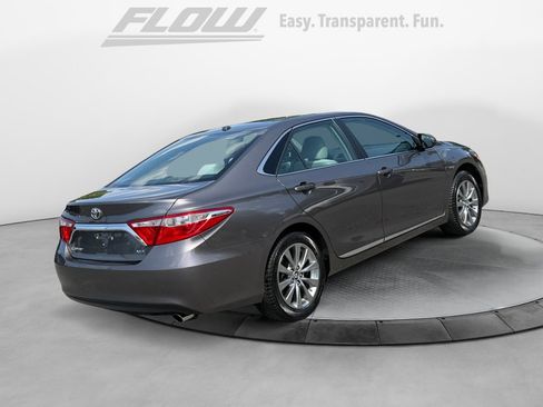 Certified 2017 Toyota Camry XLE FWD image 9