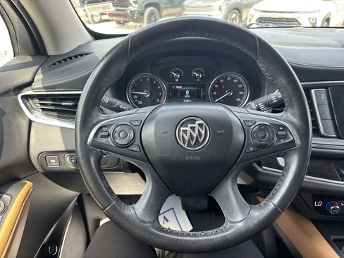 Used 2018 Buick Enclave Essence image 17