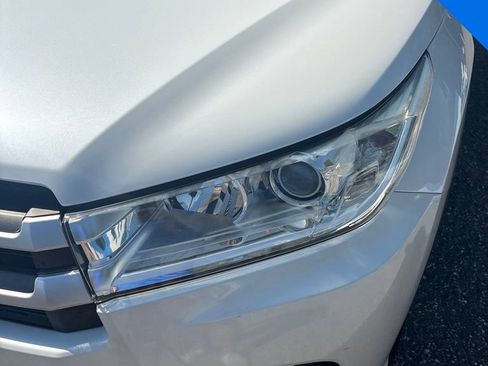 Used 2017 Toyota Highlander XLE AWD/4WD image 8