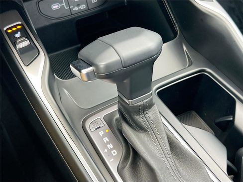 Used 2025 Kia Sorento S image 17